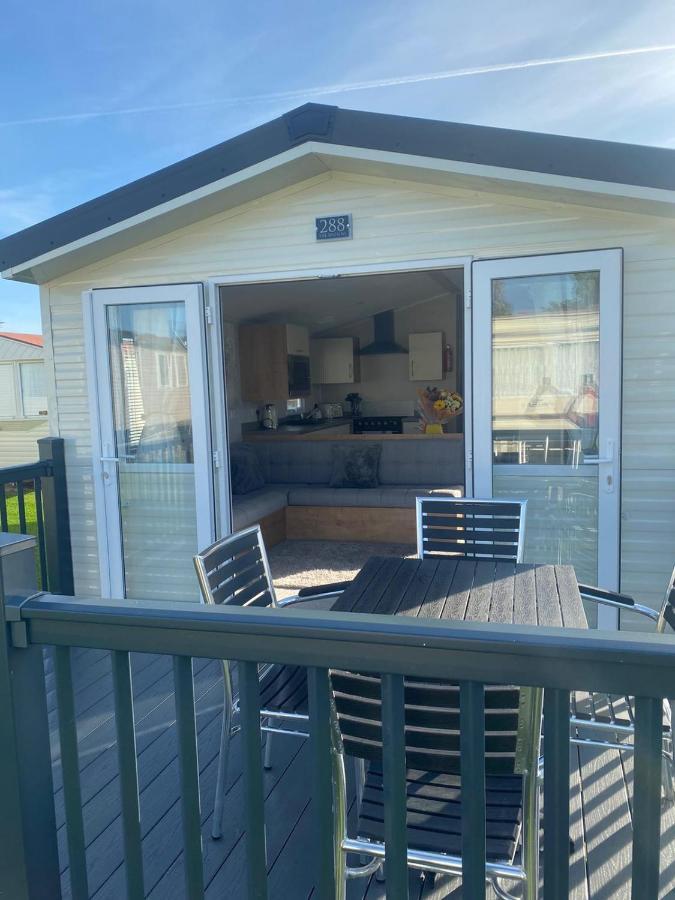 וולטון-און-דה-נייז Modern 3 Bedroom Caravan Near The Beach מראה חיצוני תמונה