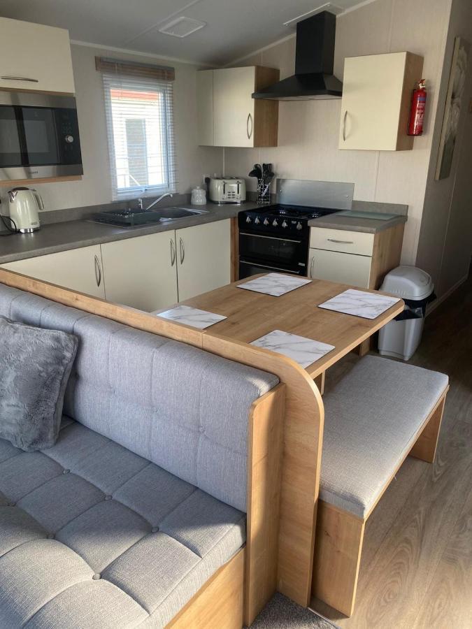 וולטון-און-דה-נייז Modern 3 Bedroom Caravan Near The Beach מראה חיצוני תמונה