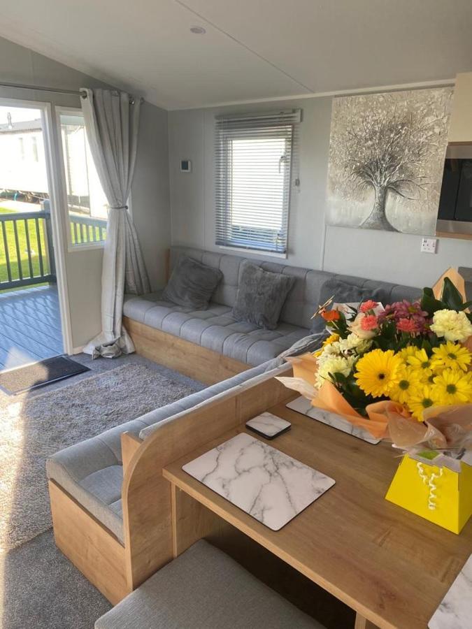 וולטון-און-דה-נייז Modern 3 Bedroom Caravan Near The Beach מראה חיצוני תמונה